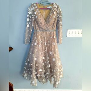 Elegant Floral Lace Mac Duggal midi dress. Size 6, NWT